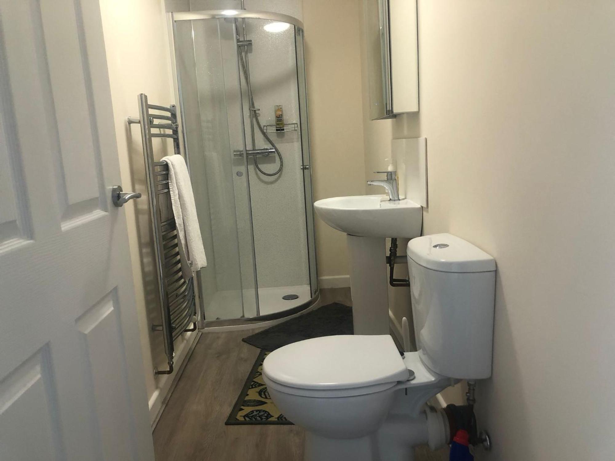 Entire Guest Suite With Gated Property Broad Blunsdon المظهر الخارجي الصورة